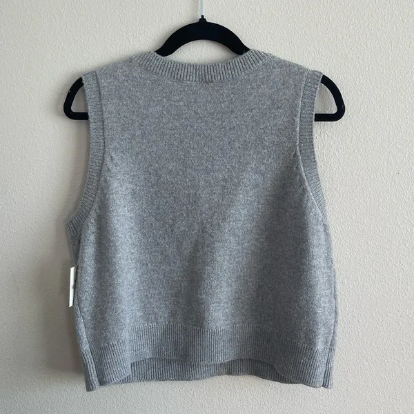 Gray Knit Vest with Red Heart Accents Size XL - Image 4