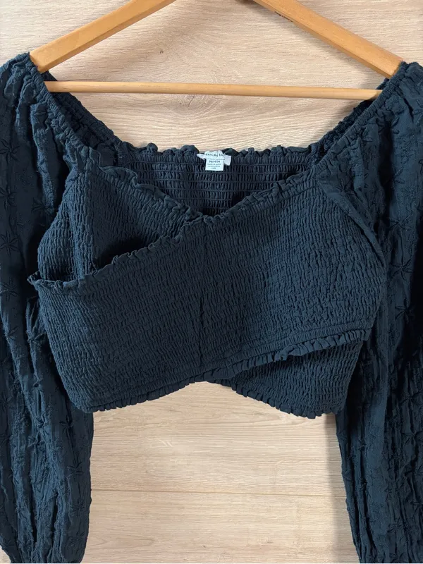 American Eagle Black Long Sleeve Smocked Crop Top Medium - Image 2