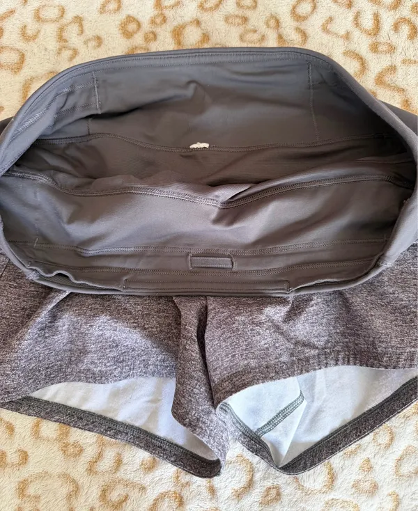 Lululemon Athletic Running Shorts Gray Lined 4" Inseam Women's Size: 6 - Image 10