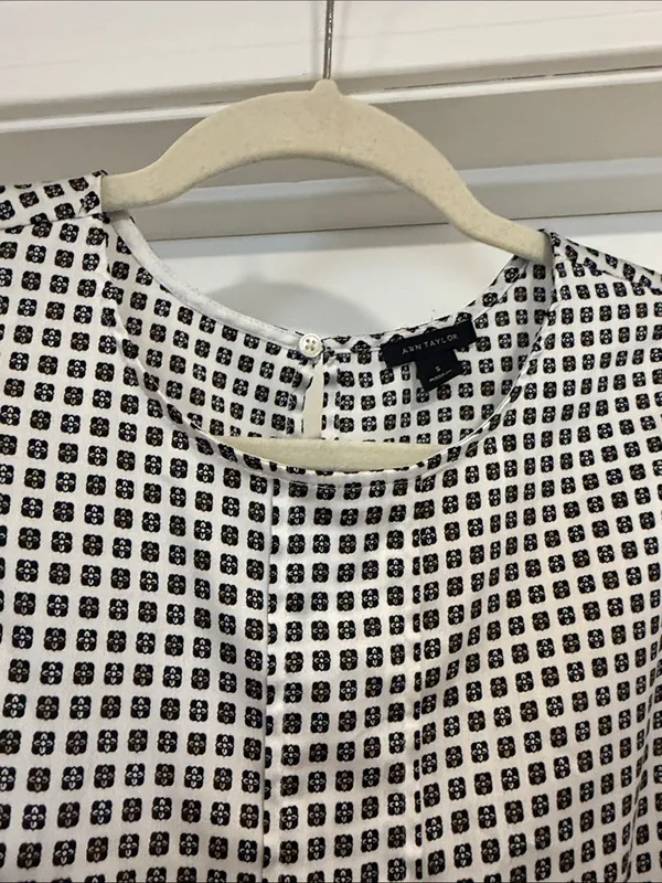 Ann Taylor Sleeveless Printed Tank in White, Navy, and Pink - Image 4