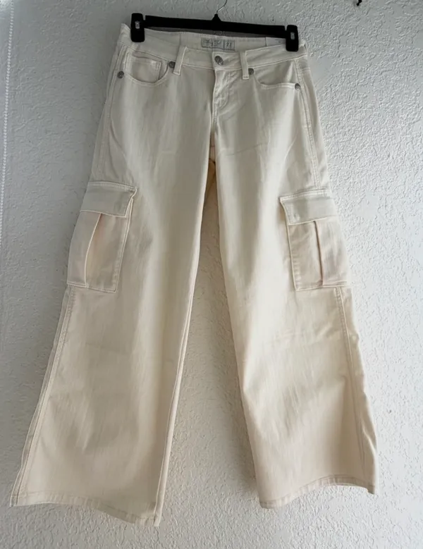 NWT Miss Me Low-Rise Cargo Wide Leg Jeans - Off White Angel Wings ✨ Size 27x30 - Image 4