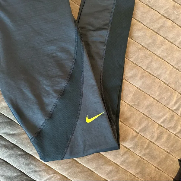 NIKE Women’s Dark Green Leggings - Image 2