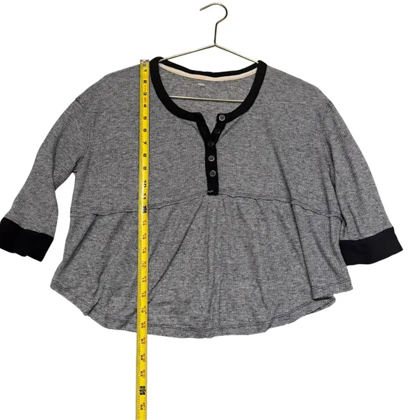 Free People Waffleknit Babydoll Henley Top Gray Black Boho Grunge Oversized M - Image 6