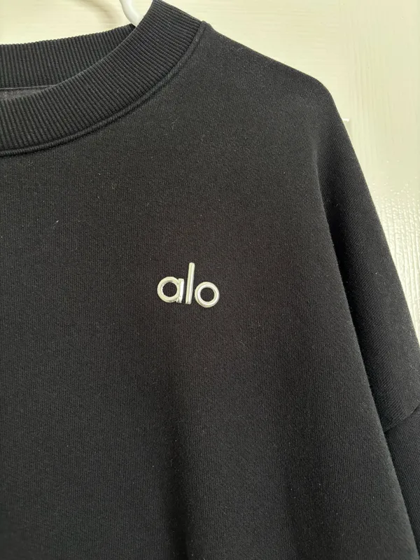 ALO Yoga Black Accolade Crew Neck Pullover - Image 3