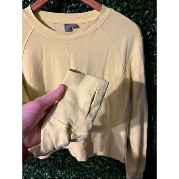 Sweaty Betty Cropped Yellow Long Sleeve Crewneck Size Small - Image 3