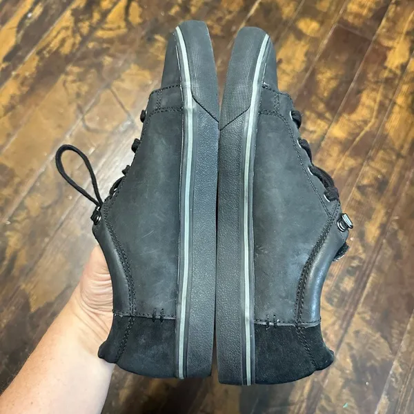 UGG luxe minimalist size 8 black lace up sneakers - Image 3