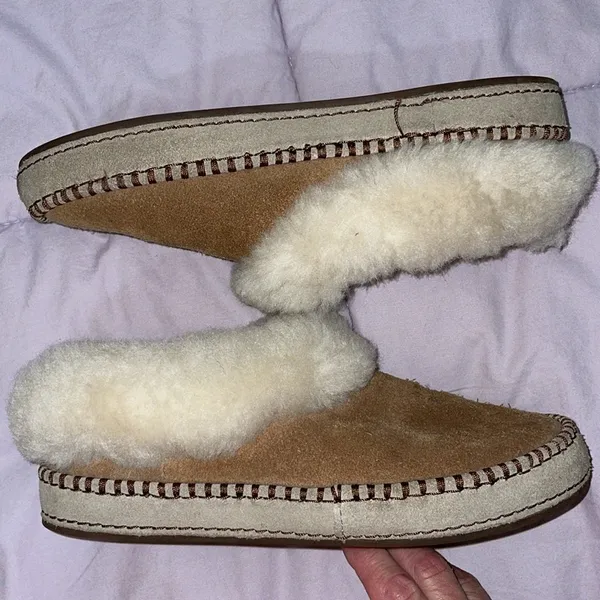 UGG brown shearling slippers - Image 3
