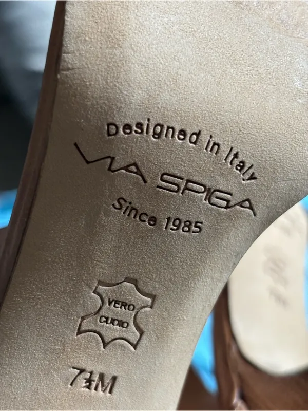 Via Spiga Tan Leather T-Strap Sandals with Buckle Accent - Image 11