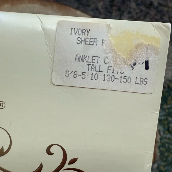 NOS vintage 80s Bridal Belle’s ivory sheer bouquet hosiery, size tall - Image 4
