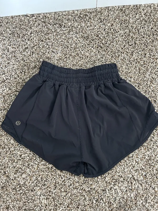Lululemon Shorts 2.5" - Image 2