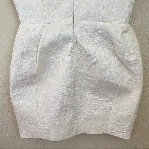 House of CB 'Cherelle' Ivory Jacquard Puff Sleeve Dress size Large NWOT‎ - Image 6