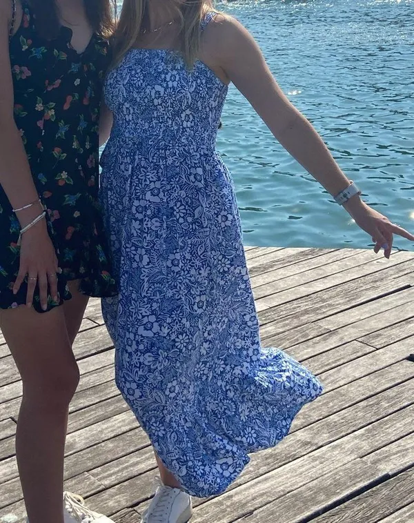 Jessica Simpson Blue and white floral midi dress - Image 7