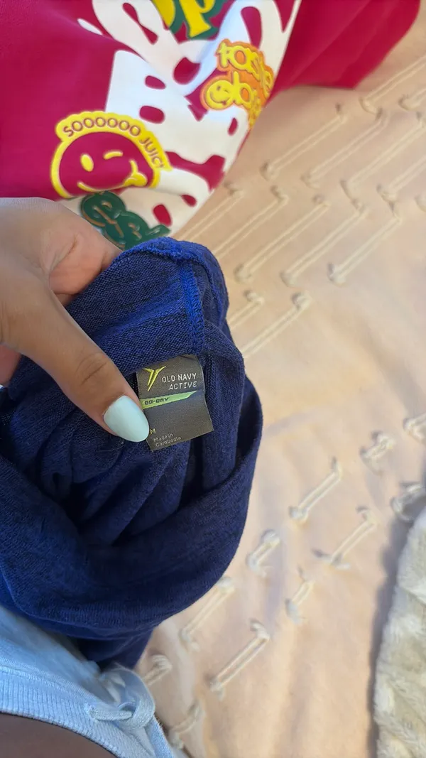 Old navy comfy shirt - Image 4