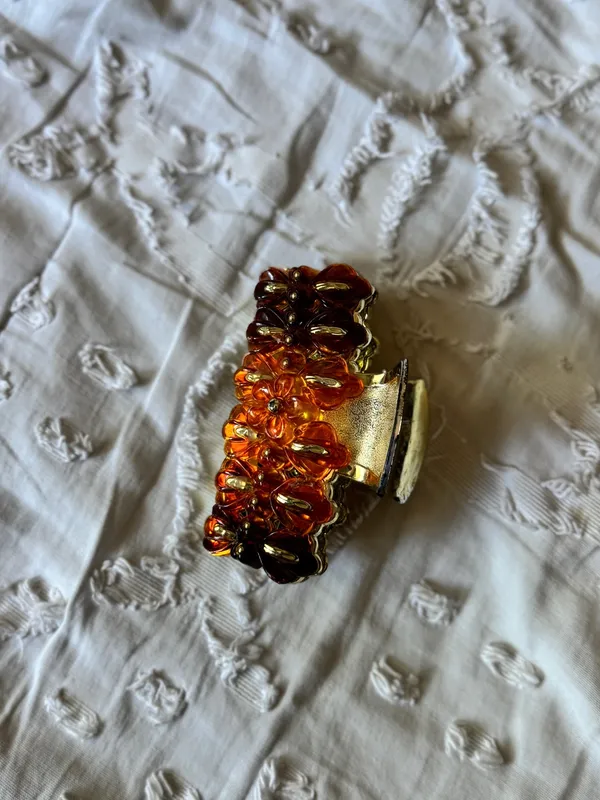 Set of 3 Decorative Vintage Hair Claw Clips- Gold toned - Image 4