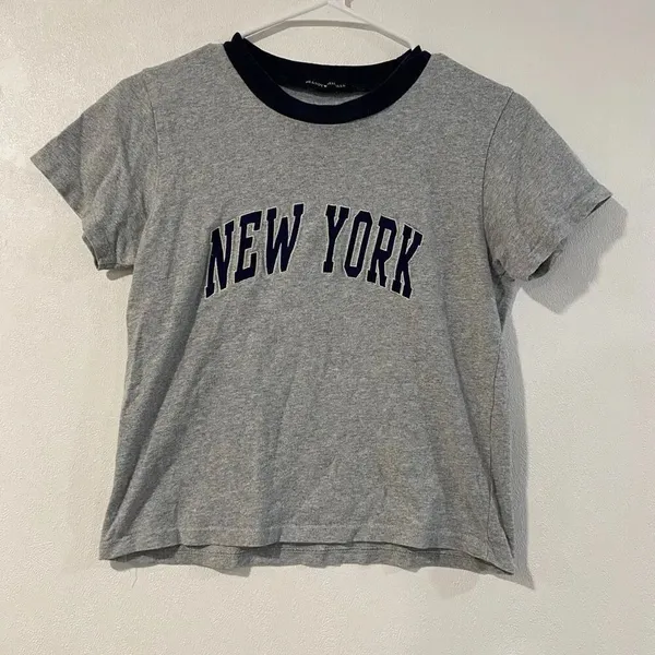 Brandy Melville New York Graphic Baby Tee Gray Ringer Crop Top One Size - Image 3