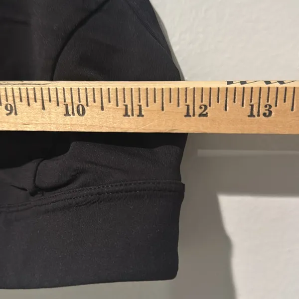 Lululemon Women's Sports Bra with Phone Holder on back Size 6 Black Running - Image 5