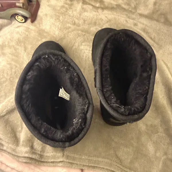 UGG Black Classic Short Suede Shearling Boots women size 9 - Image 4