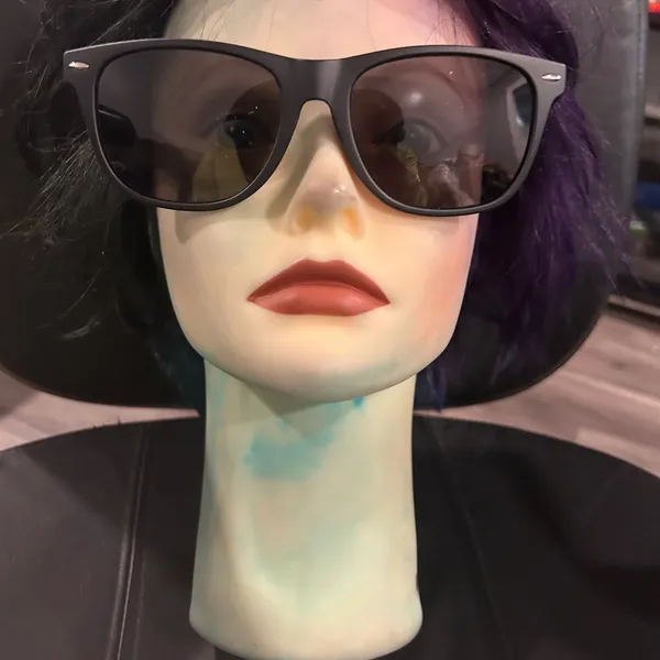 Privel Stylish Black Sunglasses - Image 2