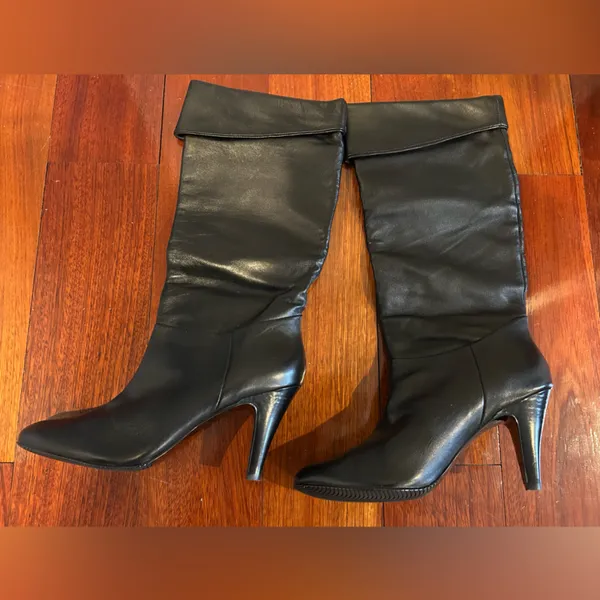 Vintage NWOT black leather knee-high women’s boots stiletto heel pointed toe - Image 2