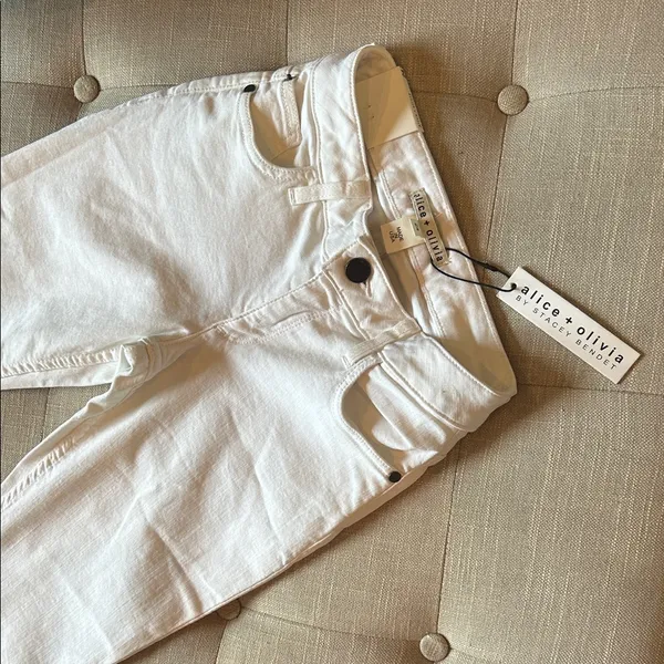 NWT Alice + Olivia Stacey Bell White BK Knee Seam Size 24 - Image 5