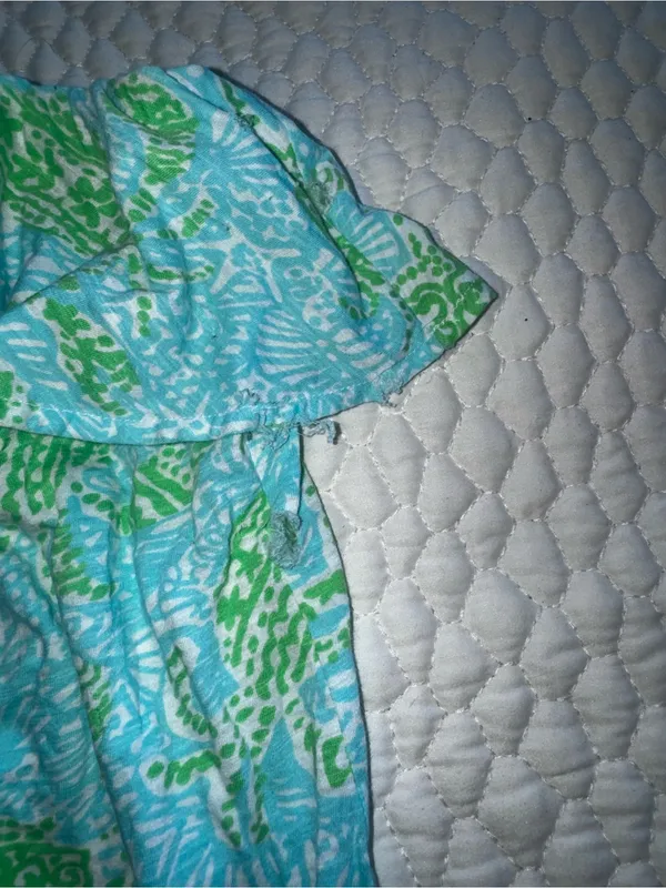 Lilly Pulitzer Off-Shoulder Ruffle Women’s Top Aqua & Green Crab Print Pattern - Image 4