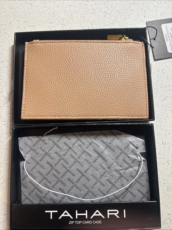 Tahari Cream and Tan Zip Card Case with Gold Accent - Image 5