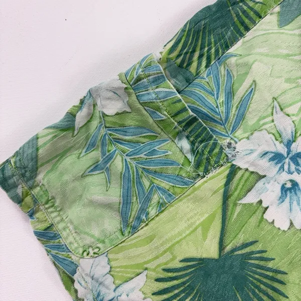 Tommy Bahama Shorts Womens 10 Green Silk Jacquard Floral Cargo Tropical Travel - Image 4