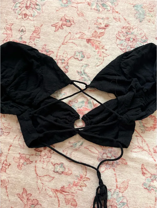 Princess Polly Top Crop Black - Image 3