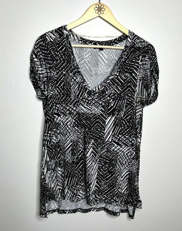 Cable & Gauge Patterned Short Sleeve Tee - Image 4