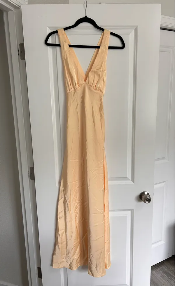 New Showpo Khalani Maxi Dress Deep V Neck Satin Slip Dress Size Small MSRP $129 - Image 6
