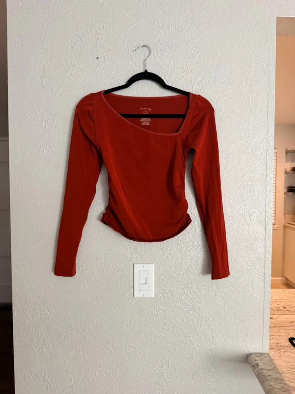 Intimately free people asymmetrical neckline rust red long sleeve shirt XS/S - Image 4