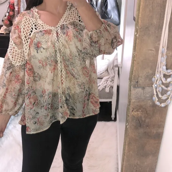 Karlie size medium oversized floral boho top - Image 2
