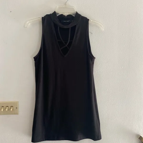Doe & Rae Ribbed Cutout Mock Neck Sleeveless Top Small Black - Image 9