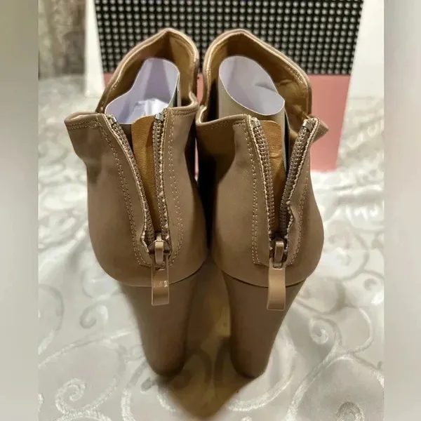NIB! Stephen Ella back zipper, peekaboo toe, heeled booties size 9 - Image 5