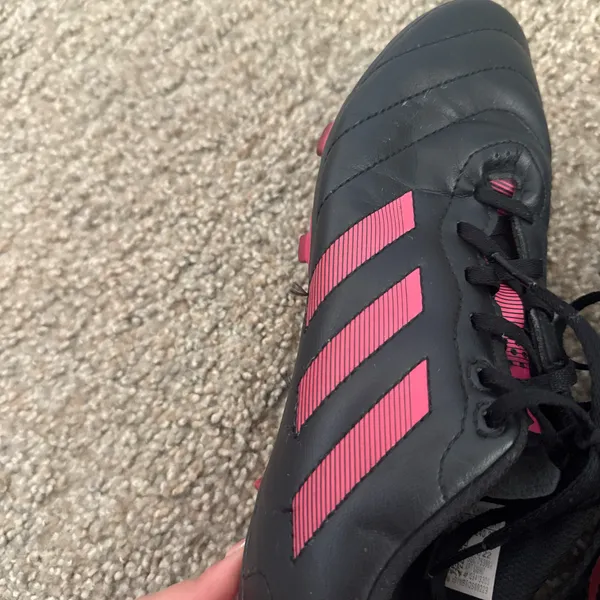 Black and pink women soccer cleats - Image 5
