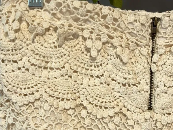 Romantic Flirty Lace Crochet Beige Shorts Back Zip Womens Small Love Fire - Image 5