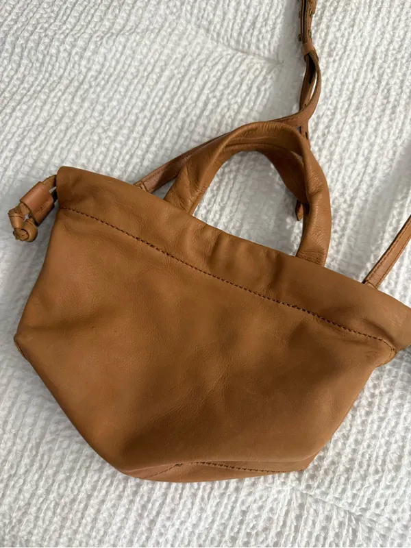 Madewell Cow Leather Crossbody Purse Brown Tan Magnetic Closure Pocket Handles - Image 2