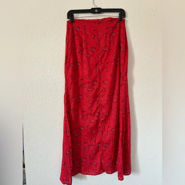 Free People Bijou Skirt Set Cherry Red Floral 2 Pc Smocked Back Ruffle sz 4 - Image 14
