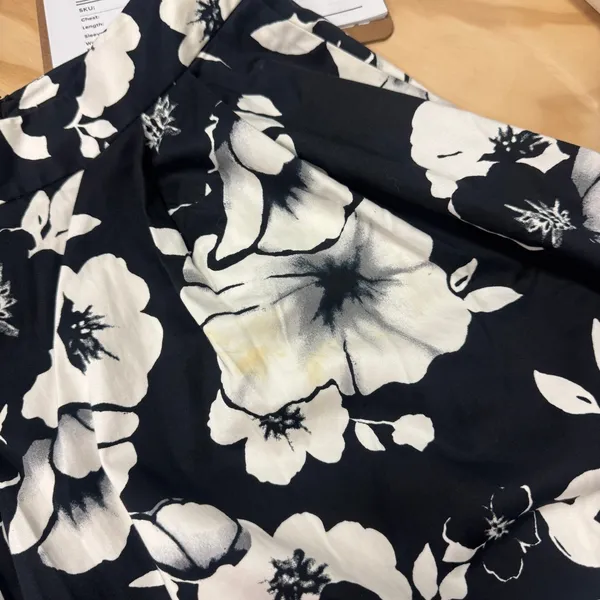 White House Black Market Floral A-Line Skirt Black White Pleated Pockets Size 4 - Image 9