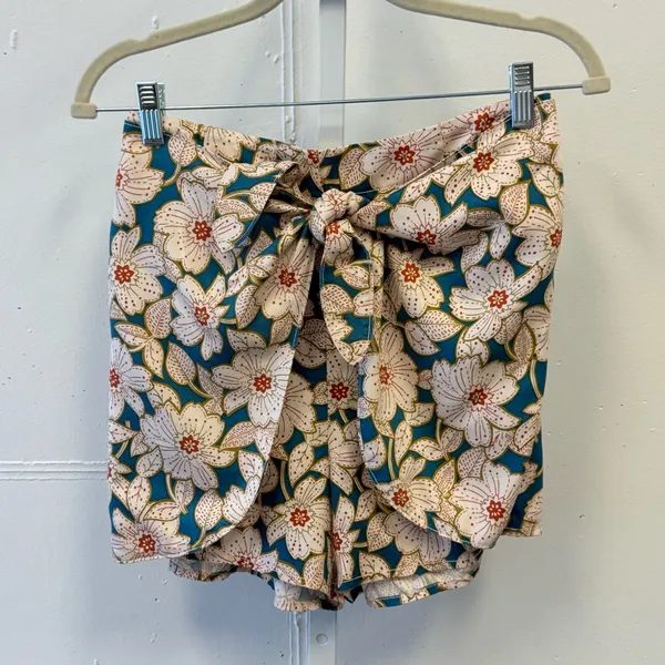 By Anthropologie Geordie Floral Front Tie Paperbag Bermuda Summer Boho Shorts XS - Image 2