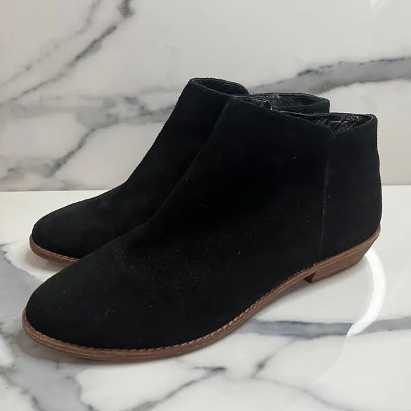 Gianni Bini Minimalist Black Leather Bootie Sz 7.5 Closet Staple Boho Festival - Image 3