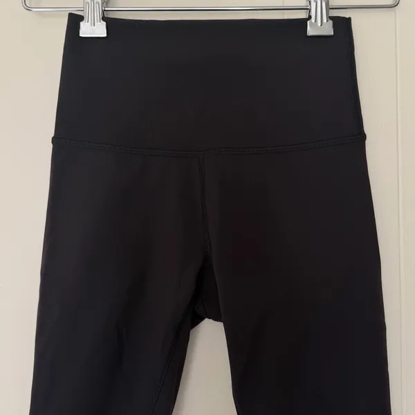 LULULEMON Wunder Train High Rise Short 8" in Black Size 2 - Image 6