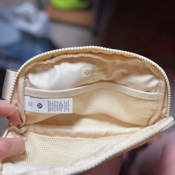 Lululemon Everywhere Belt Bag 1L in Buttercream. SOLD OUT color! - Image 6
