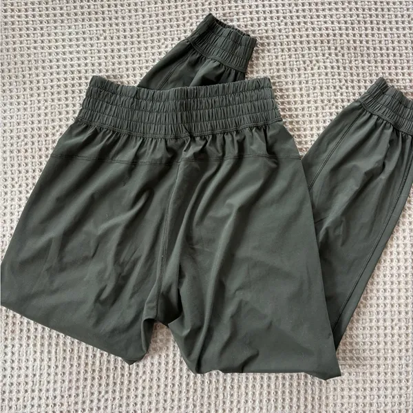 Lululemon Green Align Joggers Size 4 - Image 2