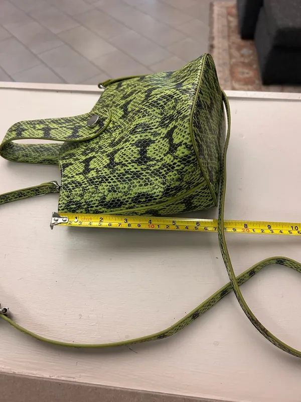 Purse green snakeskin faux leather no flaws - Image 5