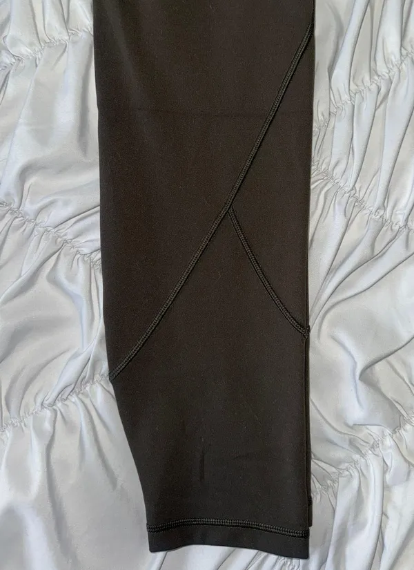 Lululemon In Movement Leggings 25” - Image 3