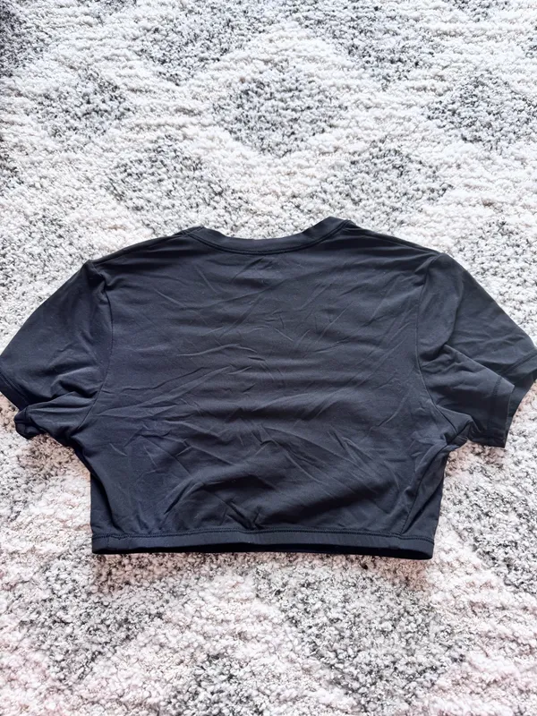 SKIMS Cropped T-Shirt Fits Everybody Black - Image 3