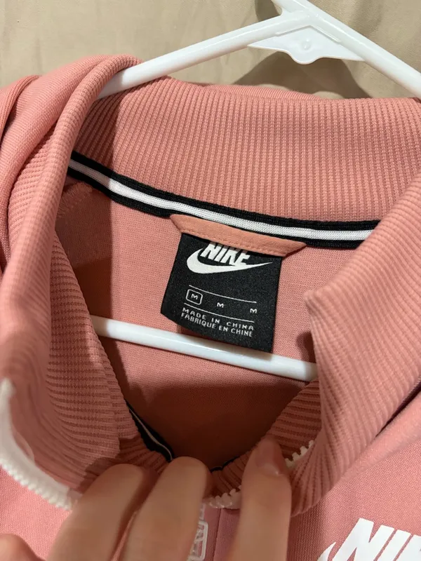 Nike jacket - Image 2