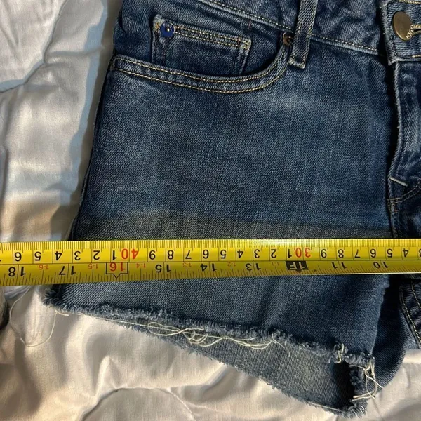 Gap Jean Shorts Waist 28 inches - Image 5