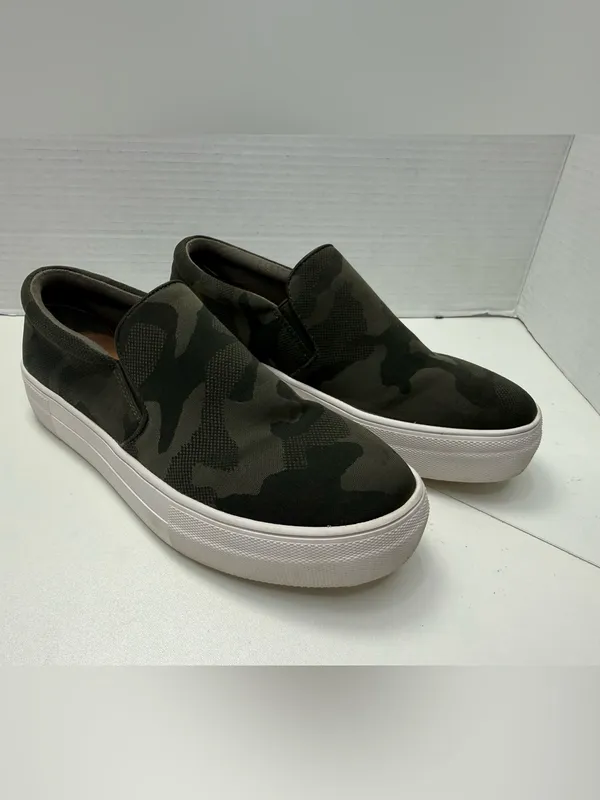 Steve Madden Gills Women's Camo Green Slip-On Platform Sneakers size 7.5 - Image 3